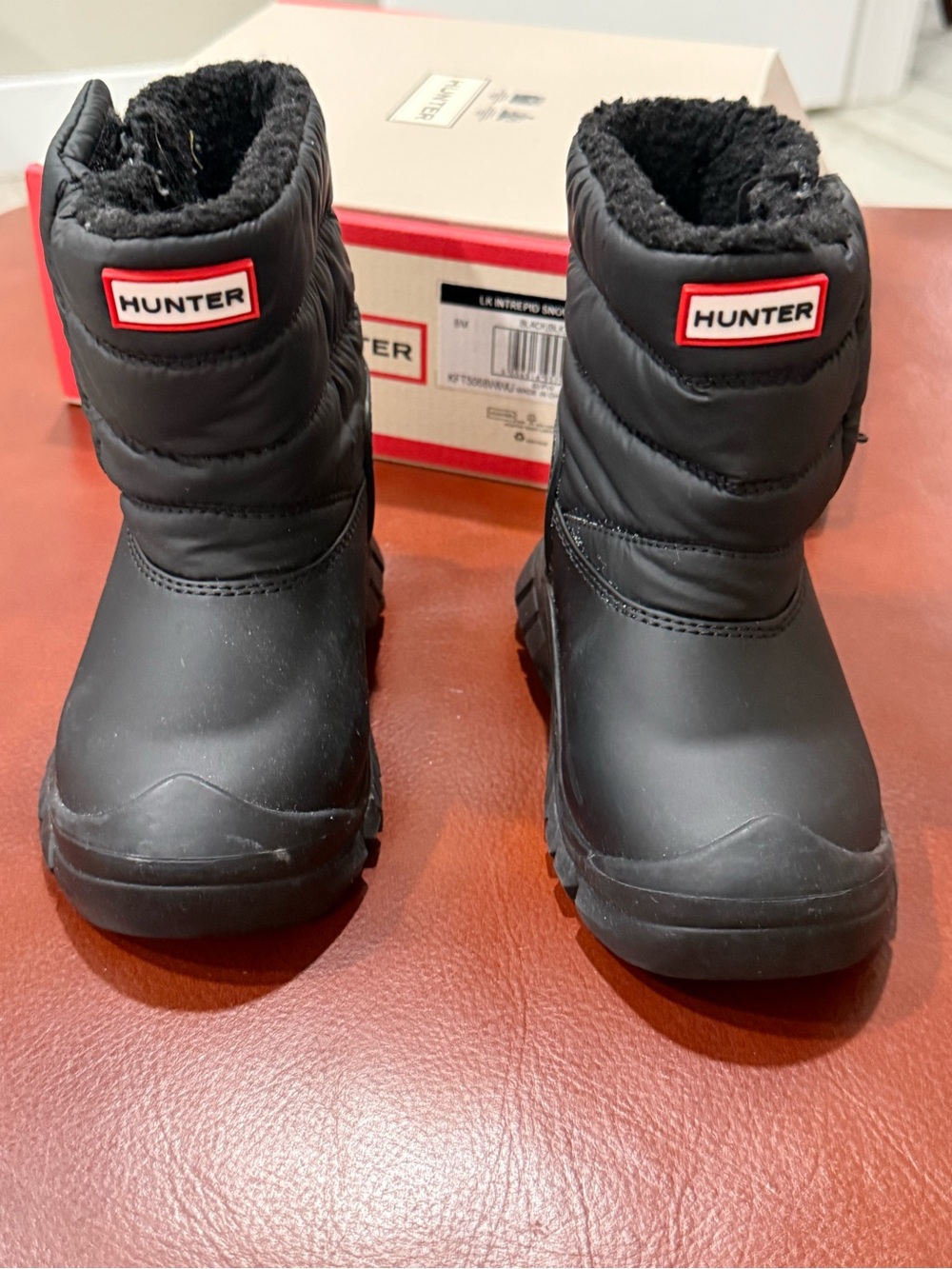 Hunter Kids Black Winter Pull-On Boots with Red Logo Patch